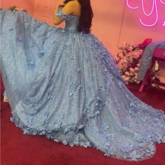 Small/medium/cape/ 2 tulles/Quince Dress/15 Dress/Sweet16Dress/16Dress/Moda 2000 - Picture 5 of 5